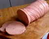 Vedeta mezelurilor. Parizerul proletar, deliciu pentru coorporatiștii fițoși
