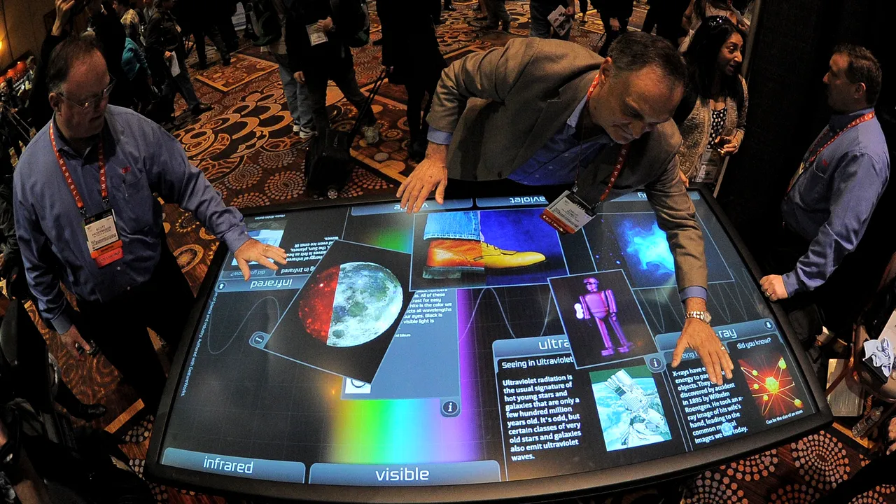 CES 2013. Companiile prezintă frigidere și alte electrocasnice cu sistem Google Android