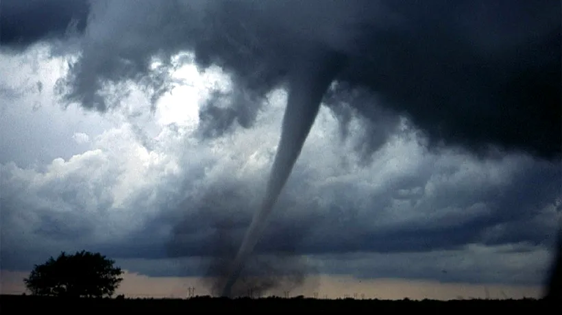 FENOMENE METEO EXTREME. SUA, lovite de tornade. Guvernatorii au suspendat măsurile anti-COVID ca să poată redeschide adăposturile pentru cei care au rămas fără case