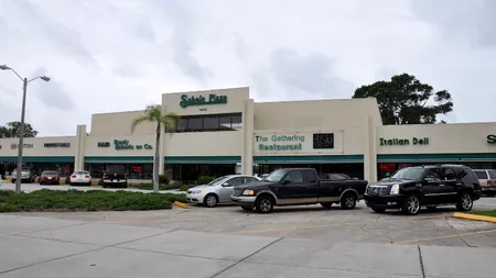 O mamă din Statele Unite a fost reținută pentru că și-a lăsat copilul închis în mașină 40 de minute