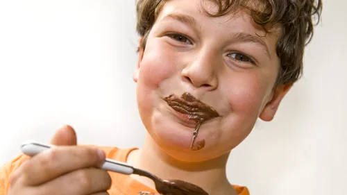 Efectele zahărului în exces asupra copiilor: ATENȚIE la DULCEAȚA și COMPOTUL din comerț