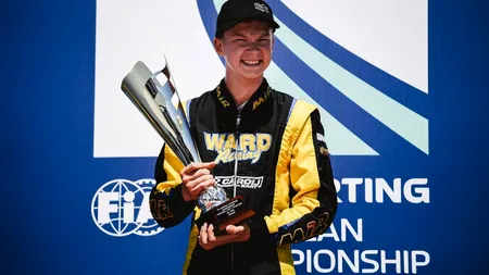 VIDEO | Gest controversat al unui pilot rus, în vârstă de 15 ani, după ce a câștigat o cursă de karting. Ce a făcut pe podiumul de premiere