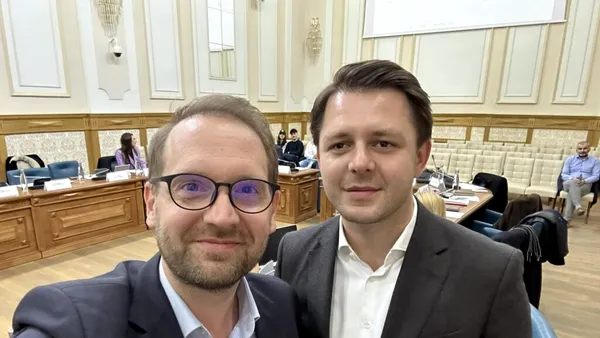 Viceprimarul USR al Timișoarei, despre succesorul lui Dominic Fritz la conducerea municipiului: „Dacă vorbim cu trei lideri din PNL Timiș, auzim cinci opinii”. Anunțul a fost făcut în ziua în care a fost semnat acordul PNL-USR în Parlament