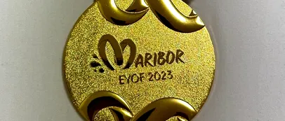 A sărbătorit aurul de la FOTE cu baclava și chec!