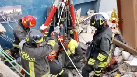 Italia: Un bloc în care locuiau mai multe familii de români s-a prăbușit în urma unei explozii. Un copil de 4 ani a murit
