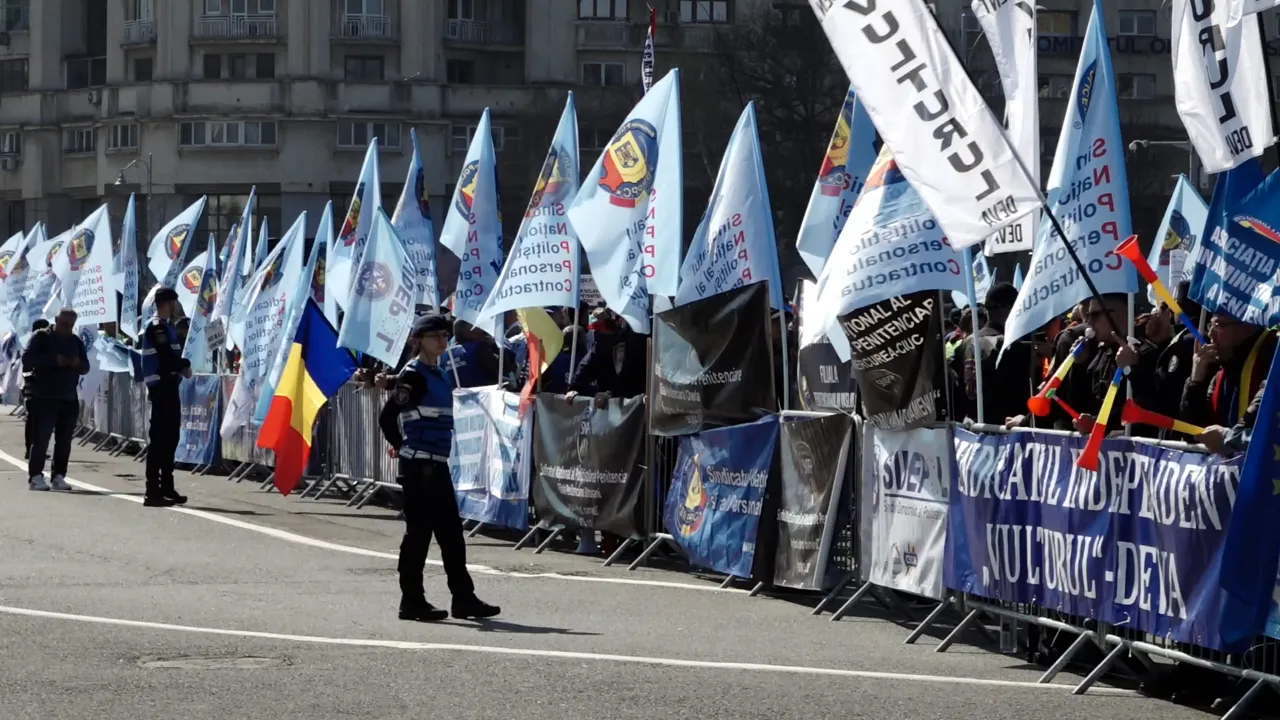 Poliţiştii din judeţele Buzău, Dolj şi Teleorman continuă PROTESTELE faţă de Ordonanţa Trenuleţ
