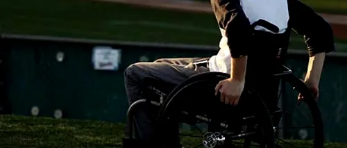 Un bărbat paralizat a donat banii care s-au strâns pentru el pentru ca un copil să poată merge