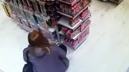 O învățătoare din Râmnicu Vâlcea a împrumutat 2.000 de euro de la părinții elevilor și i-a pierdut la „păcănele”