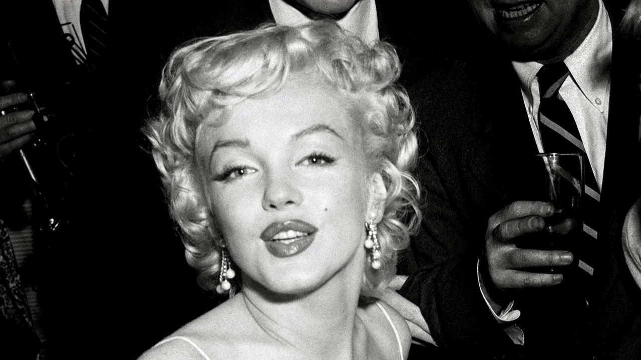 Fotografii inedite cu Marilyn Monroe, scoase la licitație. Ce secret ascund acestea