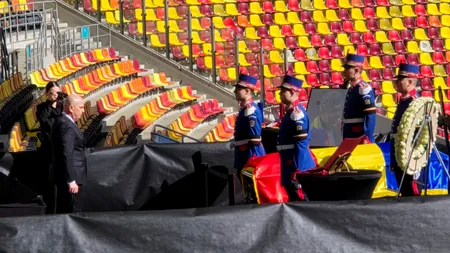 Pelerinaj la catafalcul lui Mircea Lucescu. Premierul Bolojan, primarul Ciucu, fostul președinte Băsescu și-au prezentat și ei omagiile