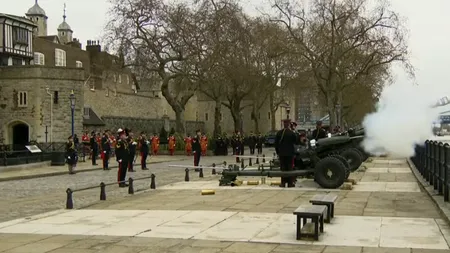 Salve de tun, în onoarea prinţului Philip. Acestea au fost trase de pe uscat și de pe mare (VIDEO)