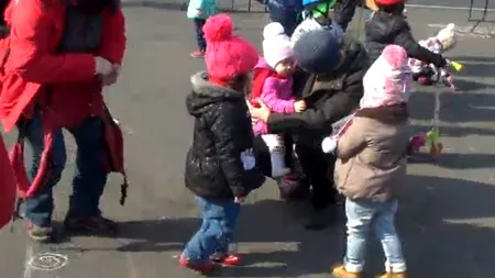 Sute de părinți și copii au protestat în Piața Victoriei