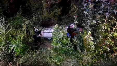 O mașină s-a răsturnat pe DN17, în Bistrița-Năsăud. O victimă în stop respirator a fost resuscitată și dusă la spital - VIDEO