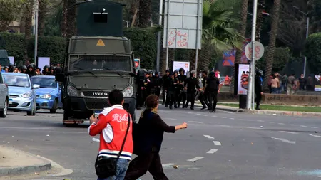 Peste 1.200 de manifestanți pro-Morsi, judecați de sâmbătă în cel mai important proces din Egipt