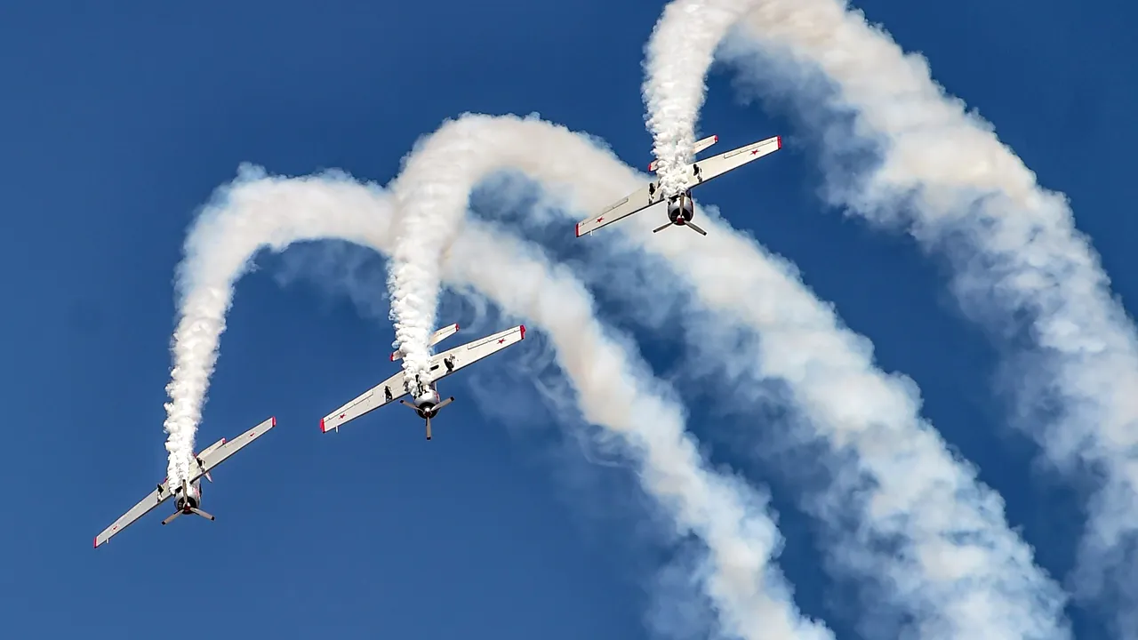 Antrenament FATAL. Un pilot a murit, după ce două avioane S-AU CIOCNIT în aer