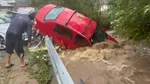 Natura s-a dezlănțuit în județul Argeș. Mașină luate de ape, case și curți inundate