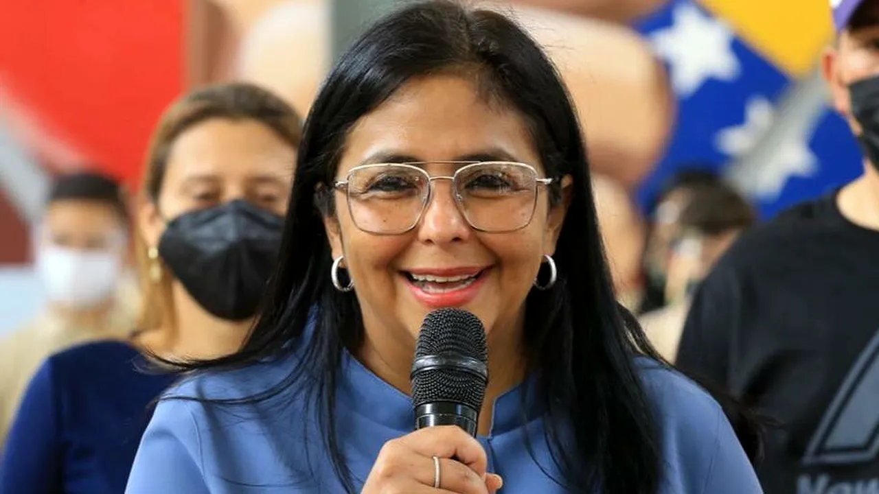 Delcy Rodríguez, cea mai puternică femeie din Venezuela, responsabilă de industria petrolieră, este noul președinte după capturarea lui Maduro