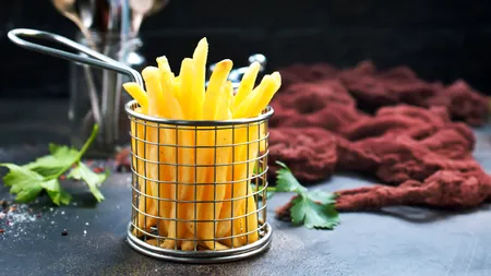 Cât timp se PRĂJESC, de fapt, cartofii, ca să nu devină nocivi. Detaliul care face diferența