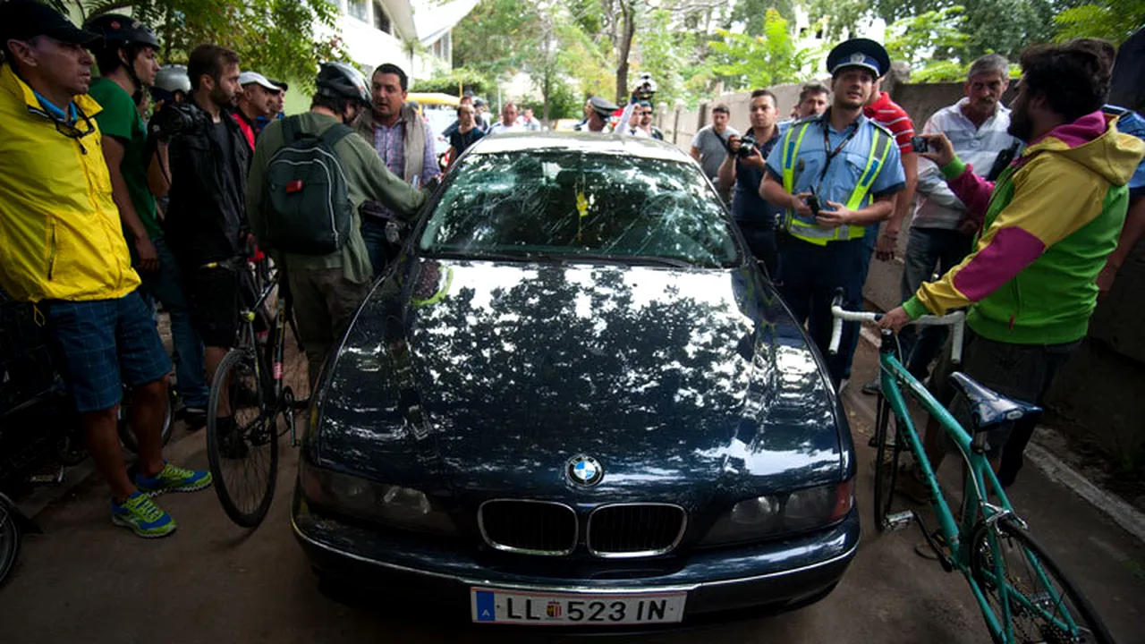Plângeri după incidentul de la marșul de sâmbătă. Șoferul pentru distrugere, bicicliștii pentru lovire - GALERIE FOTO