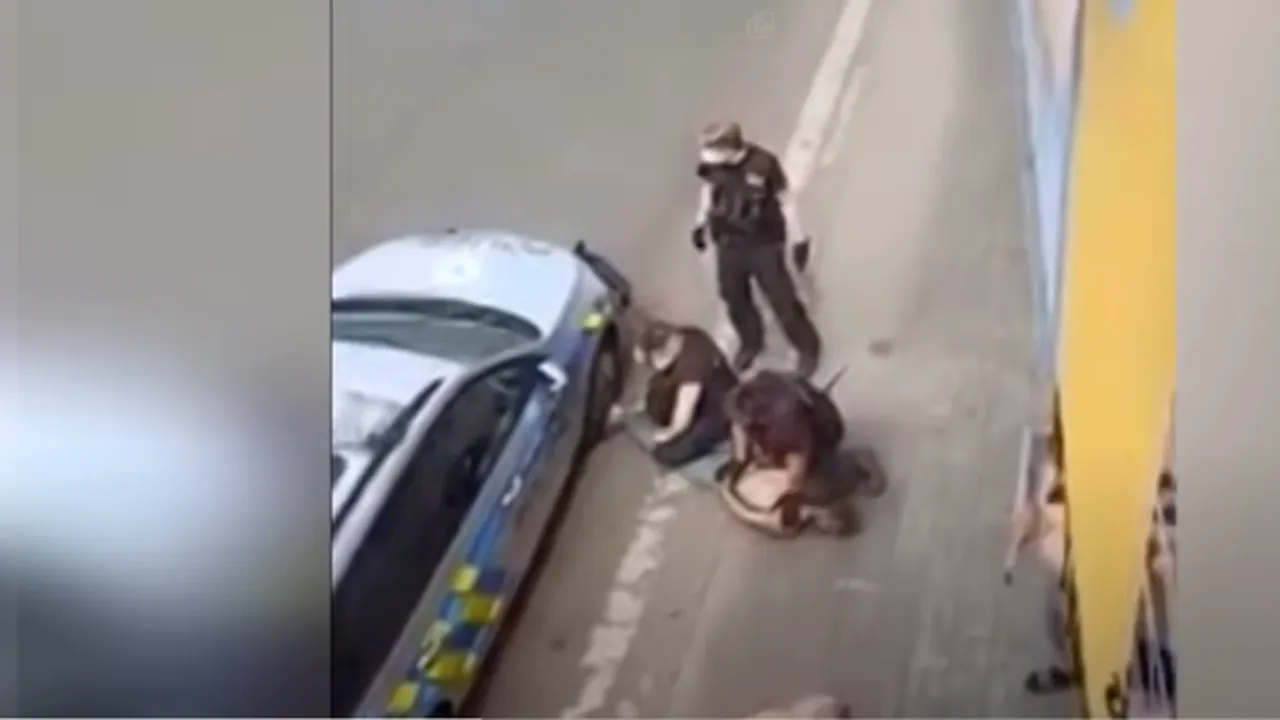 Prim-ministrul ceh mulțumește polițiștilor pentru intervenția împotriva unui etnic rom care a murit ulterior. Consiliul Europei solicită o anchetă independentă