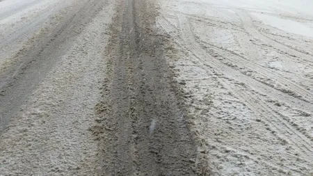 INFOTRAFIC: Se circulă în condiții de iarnă, dar niciun drum principal nu este blocat/Ninsoarea a scăzut în intensitate