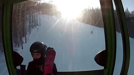 Zeci de turiști au rămas blocați în telegondole la Obârșia Lotrului din cauza unor avarii la rețeaua electrică