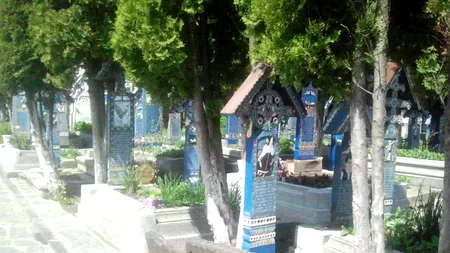 Săpânța, cimitirul în care moartea face stand-up comedy. „Turiștii vor să cumpere cruci, le facem, de ce să nu le facem?