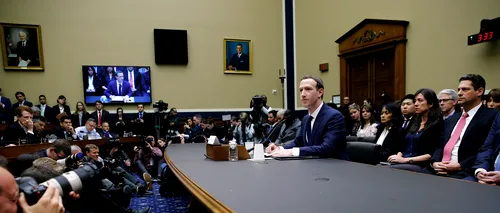 Ciornele lui Zuckerberg, fotografiate „în secret la audierile din Congresul SUA, în scandalul Cambridge Analytica. Cum s-a pregătit șeful Facebook pentru tirul de întrebări