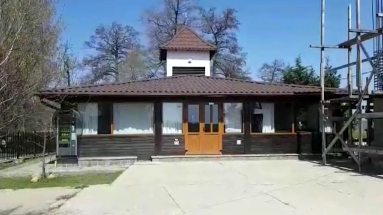 O biserică din Prahova se poate lăuda cu un tonomat pentru lumânări sau tămâie: „Oamenii nu pleacă de la serviciu ca să vină la cimitir