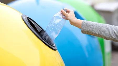 OTRAVA din apa îmbuteliată. Cât plastic conține o sticlă, de fapt
