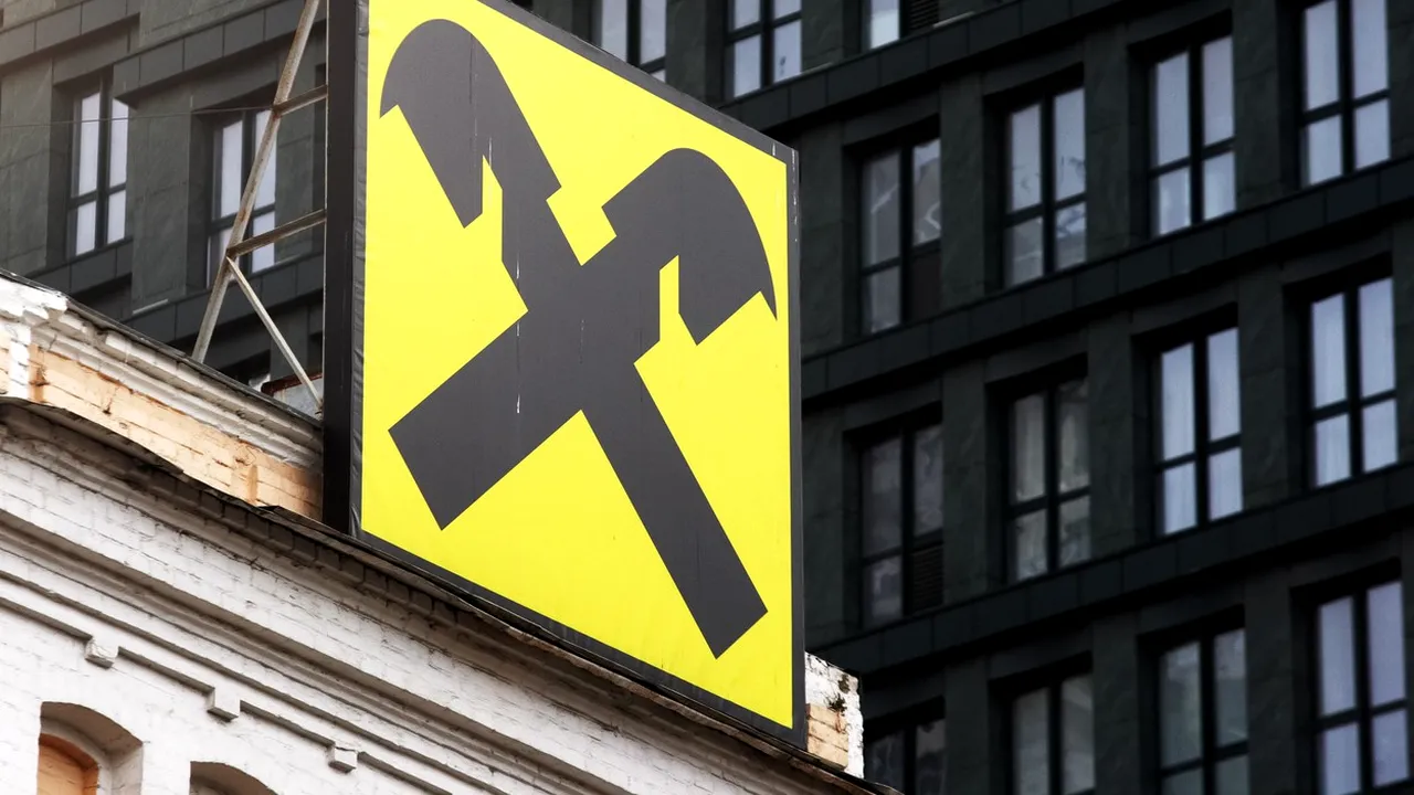 Ai card și CONT la Raiffeisen Bank? Schimbare radicală de la 1 ianuarie 2024 pentru toți clienții