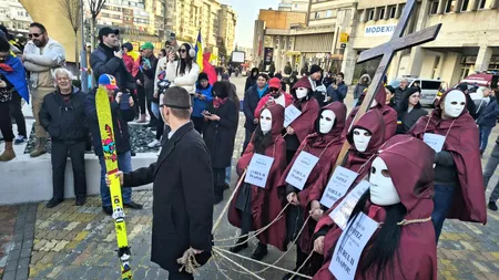 PROTESTE AUR în țară și în Diaspora. Mii de manifestanți în faţa prefecturilor şi ambasadelor României