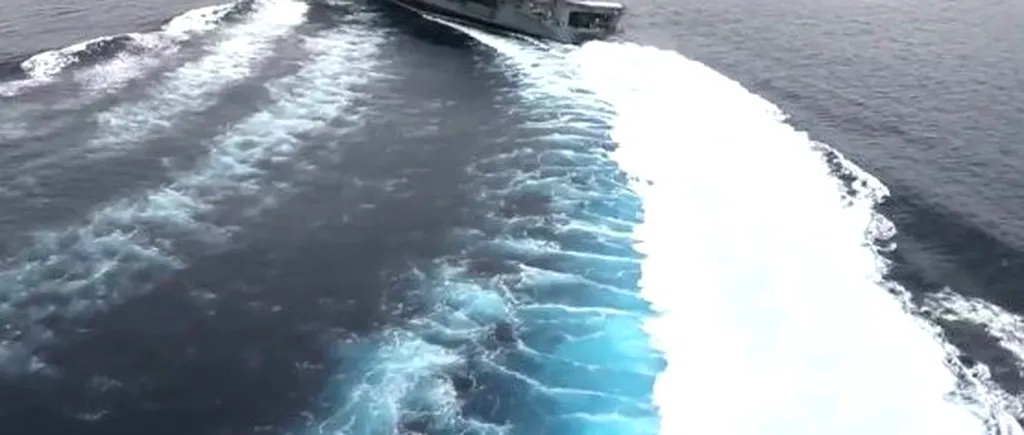 Imagini impresionante cu portavionul USS Abraham Lincoln. Ce se întâmplă când virează la peste 55 de km/oră