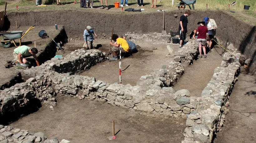 Ce au găsit arheologii în templul zeului Mithras descoperit la Alba Iulia