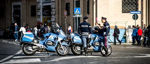 O româncă a bătut un taximetrist și a sărit să agreseze doi polițiști, în Italia. Tânăra de 34 de ani a fost arestată