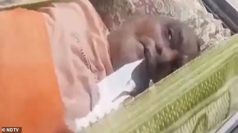 Credeau că a murit și l-au pus într-un congelator, dar când au vrut să îi facă ritualurile de înmormântare au rămas șocați: Poliția a fost chemată de urgență! - FOTO/VIDEO