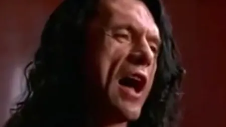 Nimeni nu știe cum îl cheamă, unde s-a născut și de unde are bani, dar un lucru este sigur: A regizat „cel mai slab film din istorie