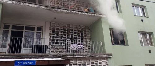 Incendiu puternic într-un bloc din Brașov. 13 persoane au fost evacuate. Două victime, în stare gravă