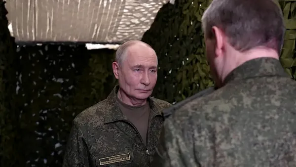 Kremlinul publică imagini cu Vladimir Putin la un punct de comandă militar de pe front. Președintele rus vrea să arate că ține războiul sub control