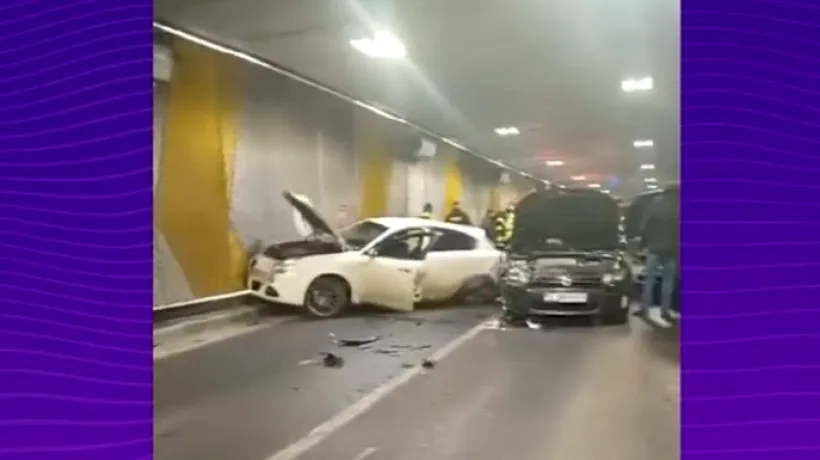 CARAMBOL în Pasajul Unirii din București. Unul dintre șoferii implicați a fugit de la locul accidentului