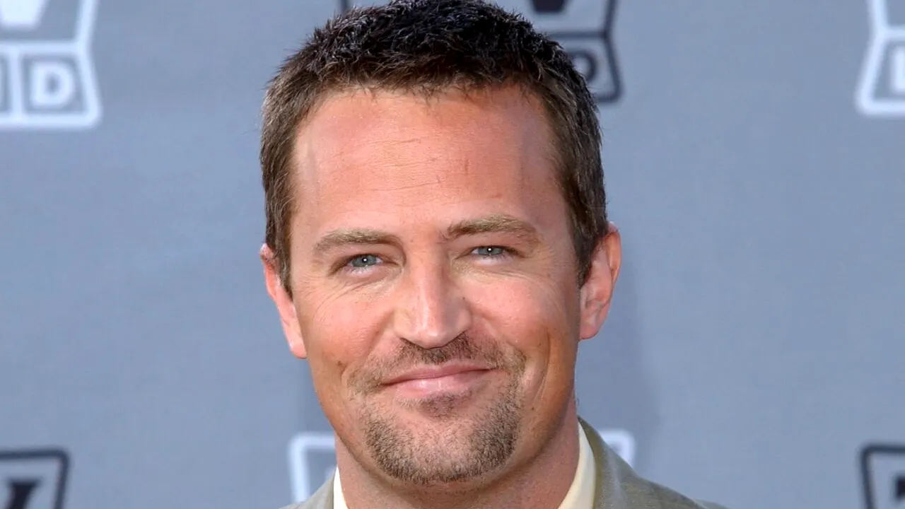 O persoană a fost ARESTATĂ în ancheta, ce vizează moartea actorului Matthew Perry, celebru pentru serialul Friends