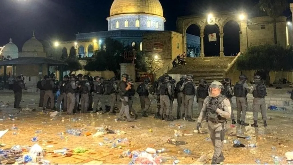 Război civil în Ierusalim. Peste 160 de palestinieni, răniți în confruntările cu polițiștii israelieni