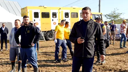 George SIMION construiește case pentru sinistrații de la Pechea / Caravana Medicală AUR, instalată în județul Galați