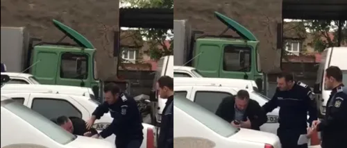 Polițist cercetat într-un dosar de șantaj, filmat când plânge în curtea IPJ Arad: „A suferit un șoc emoțional  - VIDEO