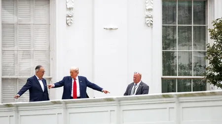 Trump glumește, de pe acoperișul Casei Albe, că fabrică „rachete NUCLEARE” /Kremlin: Putin va ignora ultimatumul președintelui SUA
