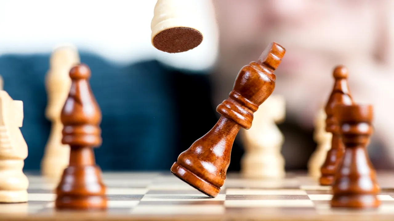 Satul în care oamenii preferă să joace șah în loc să bea alcool