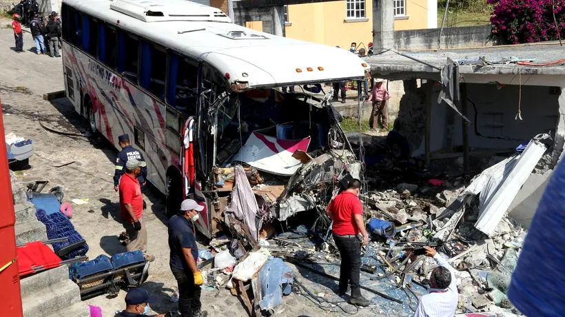 Tragedie în Mexic: 19 pelerini au murit în urma unui accident de autocar | VIDEO, FOTO