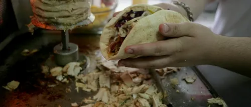 Ce a găsit clientul unui fast-food în kebab-ul de pui comandat