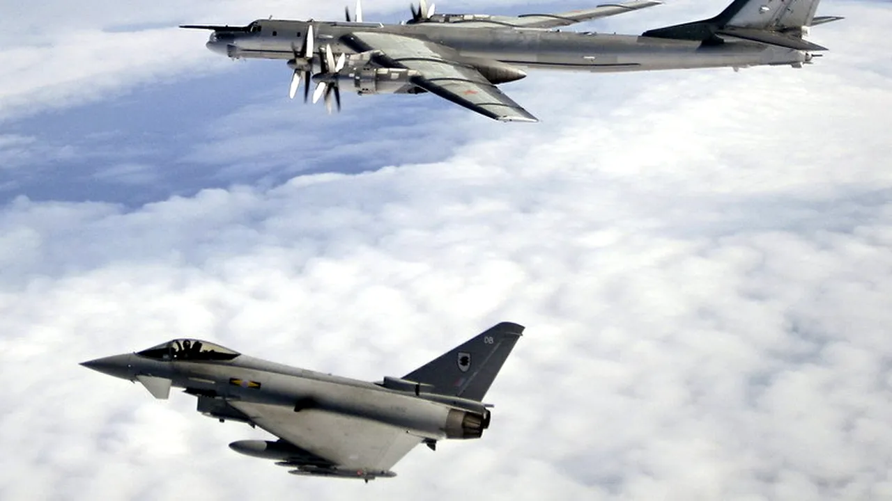 Avioane militare britanice, trimise pentru interceptarea unor bombardiere ruse
