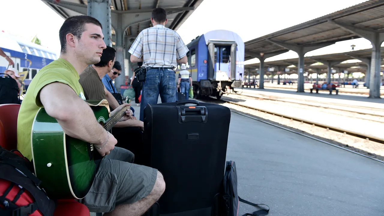 Două trenuri suplimentare pe ruta București-Mangalia, în ultima zi a mini-vacanței de Sf. Maria